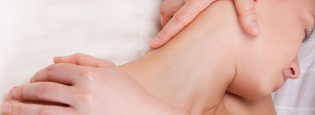 Aby pozbyć się bólów głowy i stawu schroniowo-żuchwowego należy skonsultować się z fizjoterapeutą i dentystą.