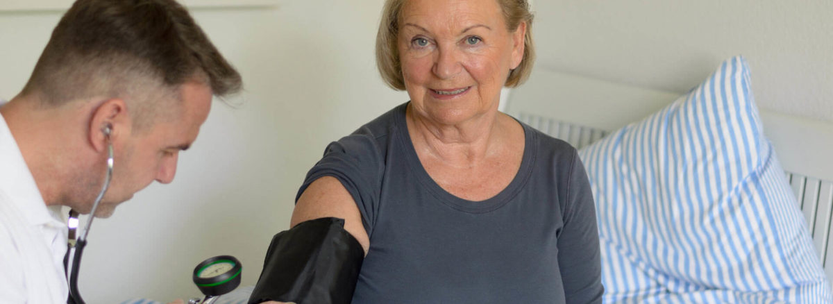 Przy nadciśnieniu tętniczym pacjenci mogą przez długi czas nie zauważać objawów.